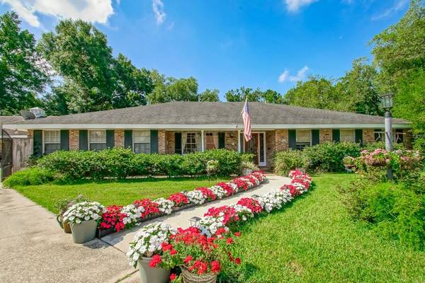 9800 DEBRA DR, River Ridge, LA 70123