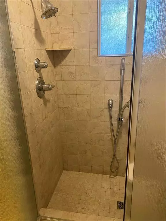 Alexandria, LA 71303,511 HARTWOOD DR