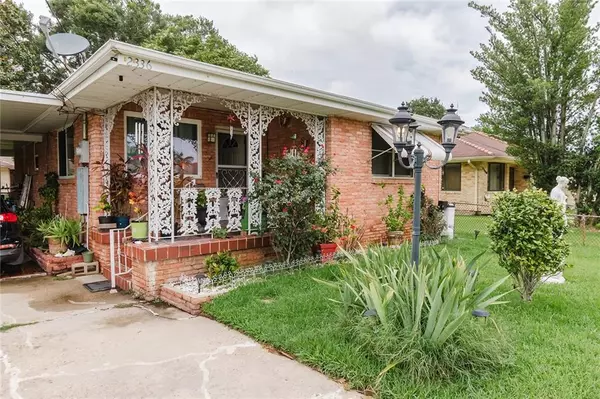 2336 PLAZA DR, Chalmette, LA 70043