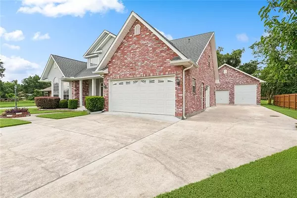 Luling, LA 70070,211 BEAUPRE DR