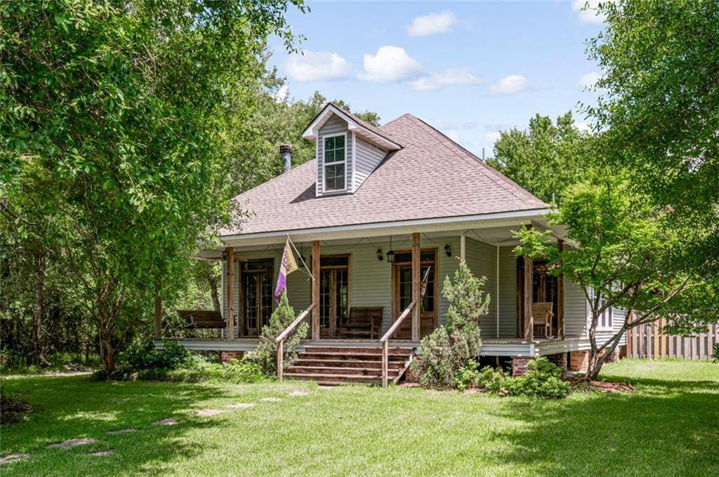 8282 LAKE PARK DR, Denham Springs, LA 70726