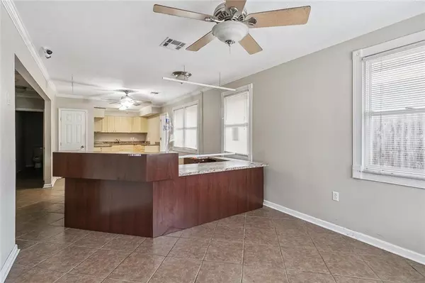 Chalmette, LA 70043,318 W JUDGE PEREZ DR