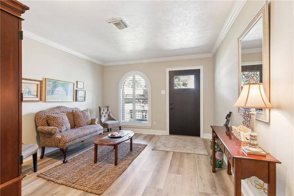 Metairie, LA 70003,4704 SENAC DR