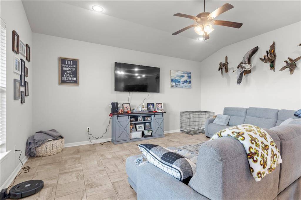 Luling, LA 70070,220 ASHTON OAKS LN