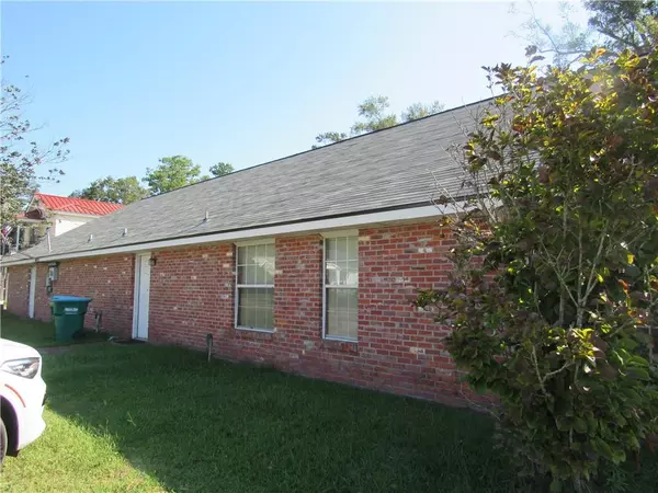 Ponchatoula, LA 70454,300 E PINE ST