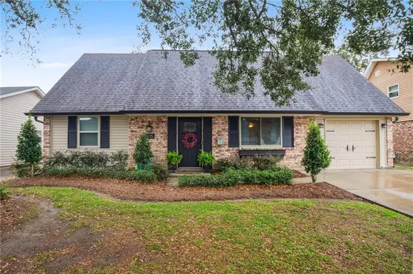 215 BRETT DR, Gretna, LA 70056