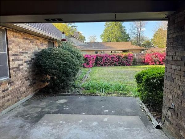 Alexandria, LA 71303,215 SWEETBRIAR DR