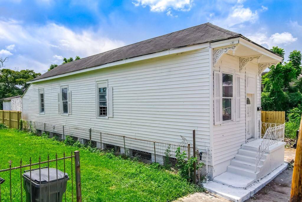 New Orleans, LA 70117,1619 LOUISA ST ST