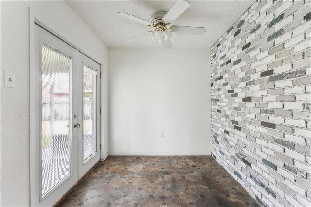Luling, LA 70070,392 BARTON AVE