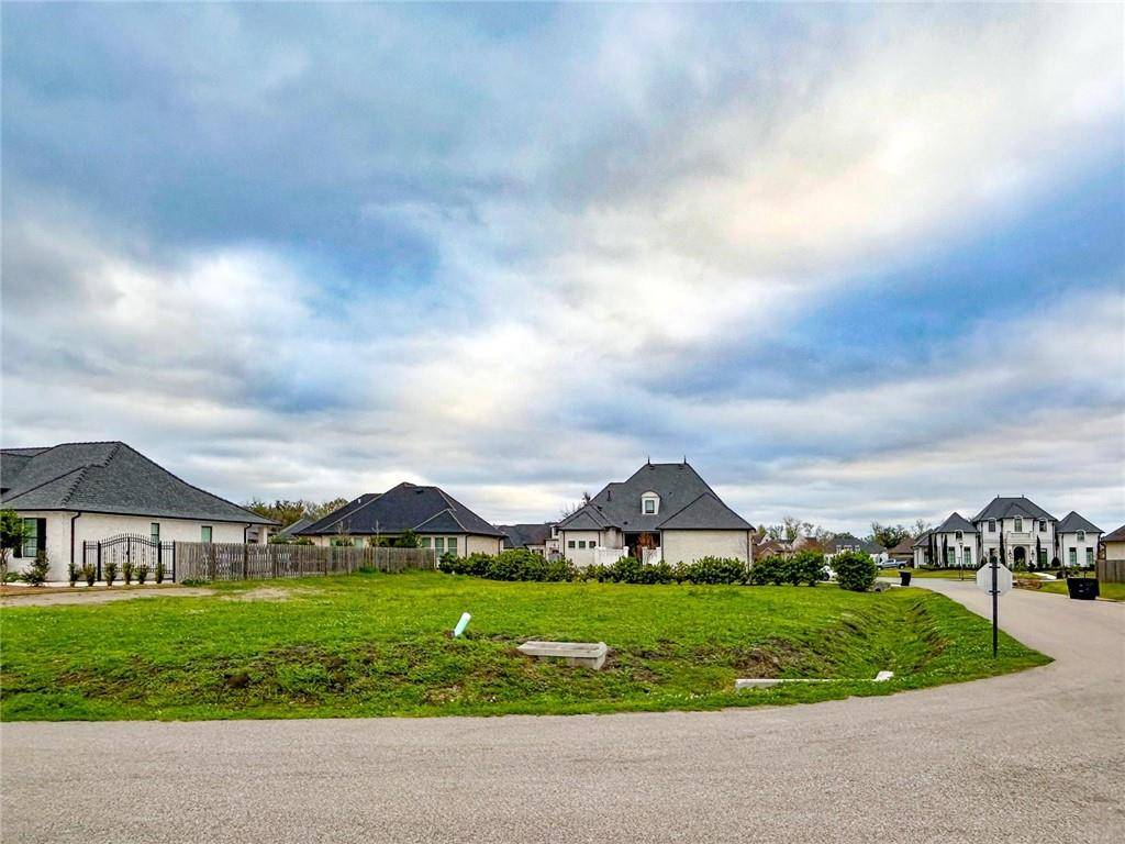 100 CYPRESS CROSSING DR, Belle Chasse, LA 70037