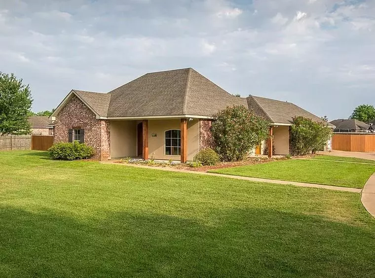 5901 COTY DR, Alexandria, LA 71303