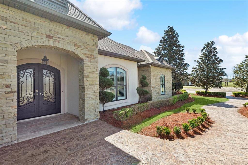 Boutte, LA 70039,697 MAGNOLIA RIDGE RD