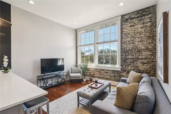 New Orleans, LA 70115,1215 LOUISIANA AVE #304