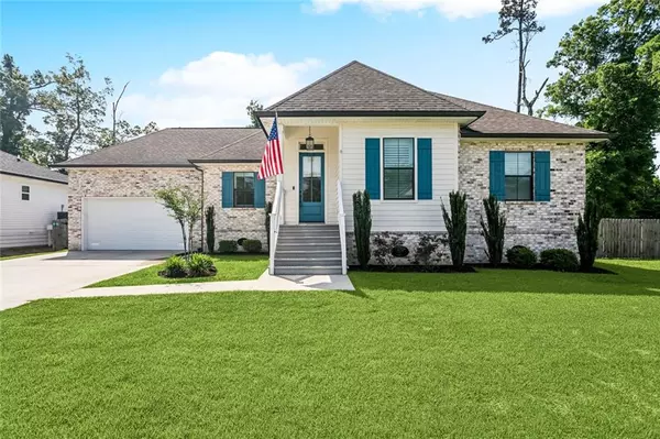 321 OAK HOLLOW DR, Madisonville, LA 70447