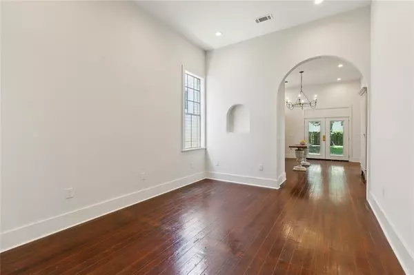 New Orleans, LA 70130,708 JOSEPHINE ST