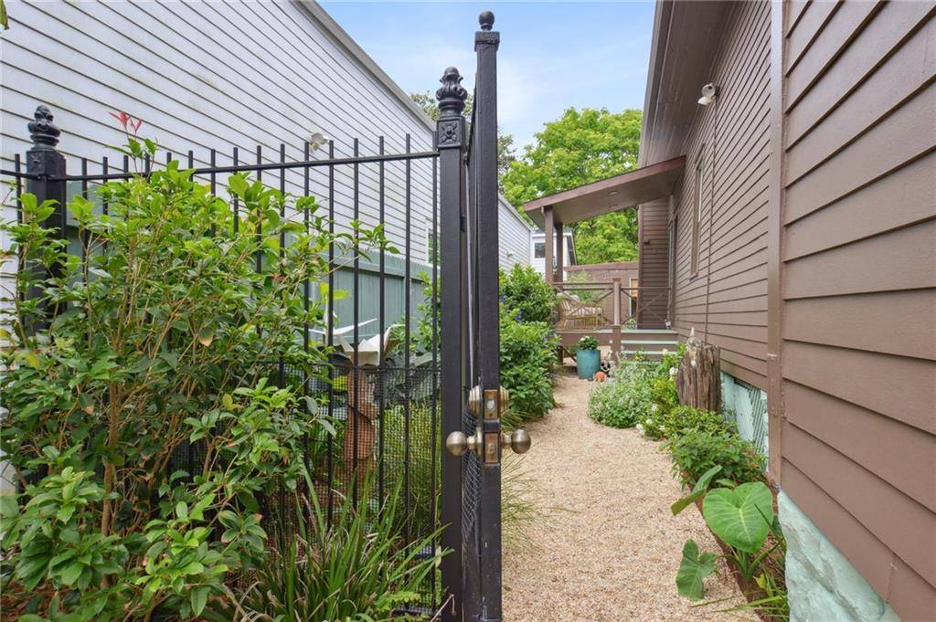 New Orleans, LA 70115,722 CONSTANTINOPLE ST