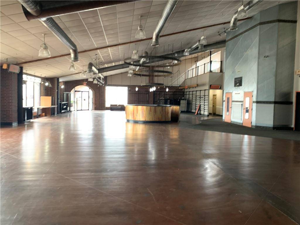 Alexandria, LA 71301,2030 N MALL DR