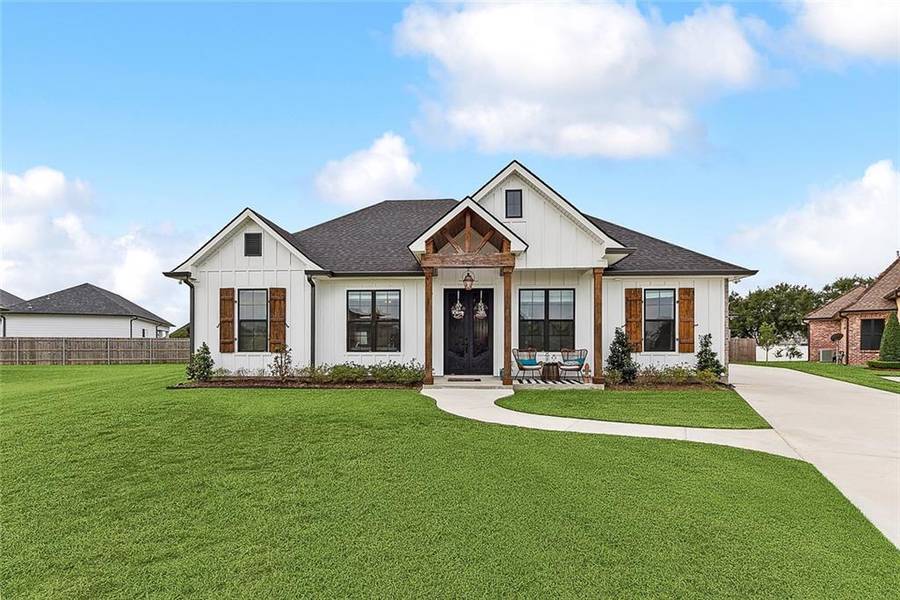 107 ORCHID CT, Belle Chasse, LA 70037