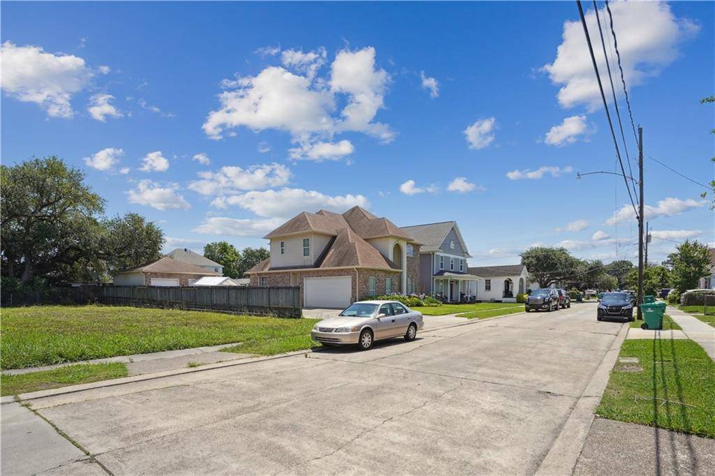 Metairie, LA 70005,245 ARIS AVE
