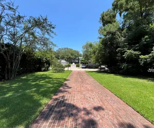 77 EGRET ST,  New Orleans,  LA 70124