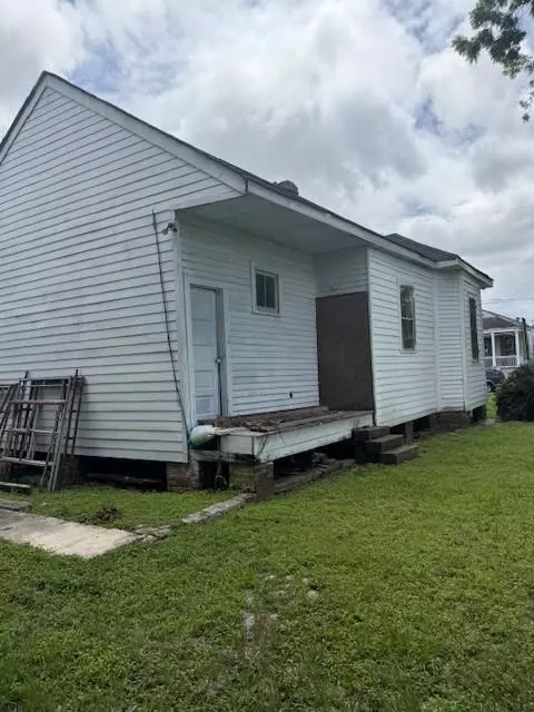 New Orleans, LA 70117,5123 CHARTRES ST