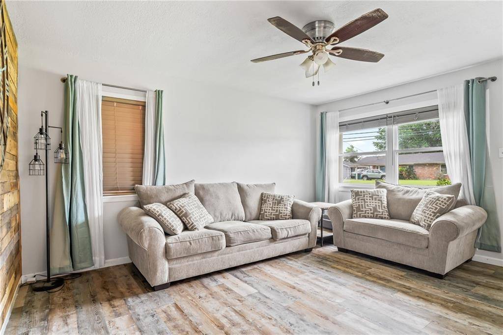 Luling, LA 70070,326 BARTON AVE