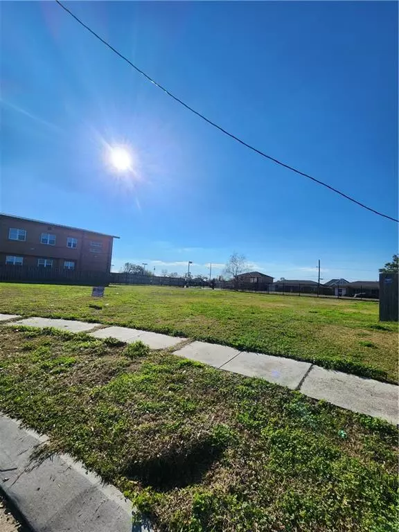 Chalmette, LA 70043,3312 CHARLES CT