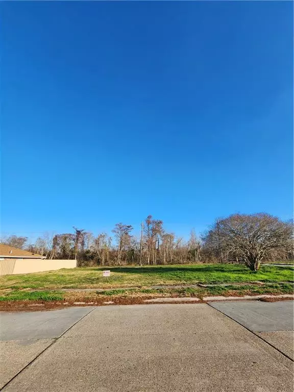 Chalmette, LA 70043,709 ELLEN DR