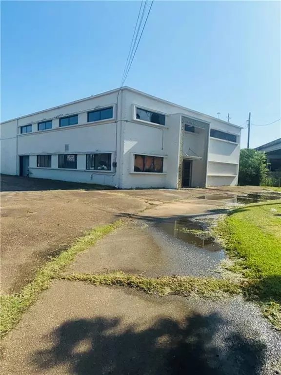 Alexandria, LA 71302,5303 MORGAN ST