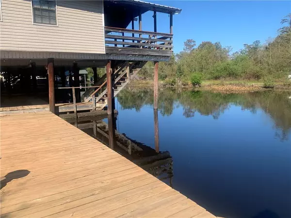 20442 JOHNSON DR, Springfield, LA 70462