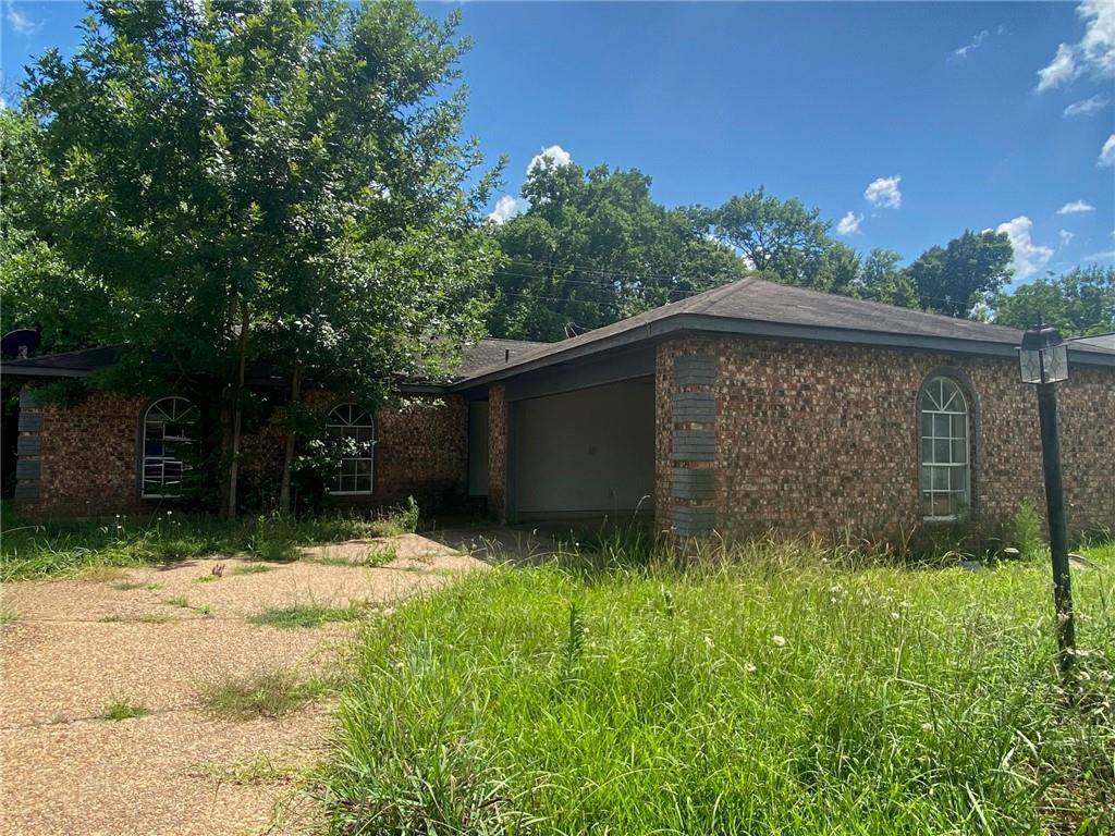 2330 GREENWAY DR, Alexandria, LA 71301