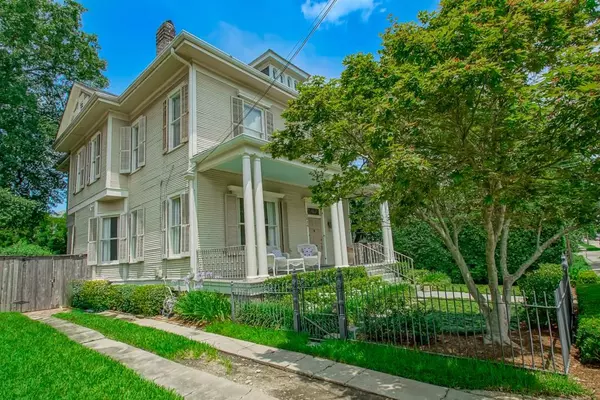 New Orleans, LA 70115,2024 GENERAL PERSHING ST