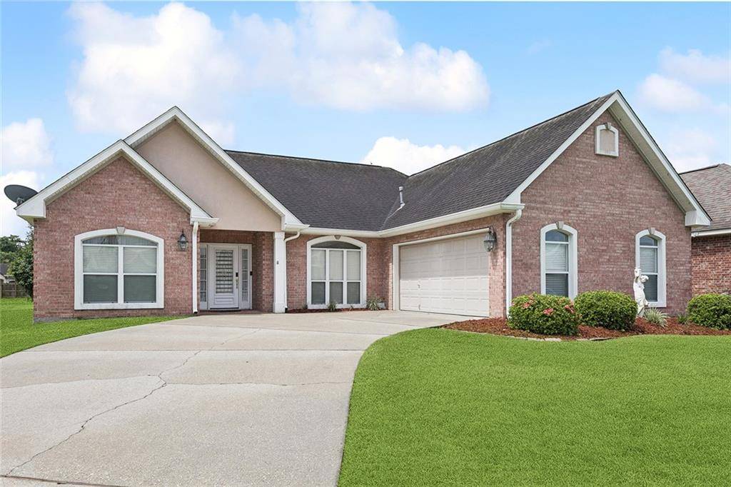 2555 SANDPIPER CIR, Marrero, LA 70072