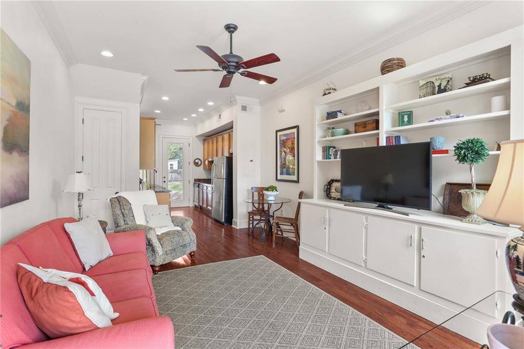 New Orleans, LA 70115,1210 LYONS ST #1210