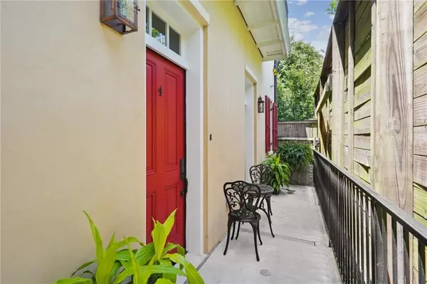 New Orleans, LA 70116,826 TOURO ST #4