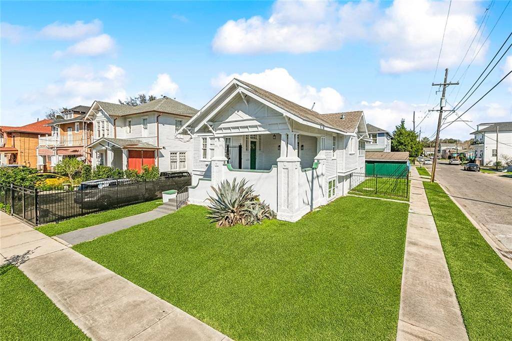 2301 PENISTON ST, New Orleans, LA 70115