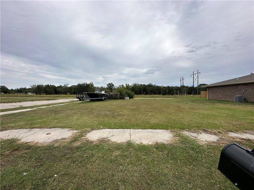 1901 JOSEPH DR, St Bernard, LA 70085