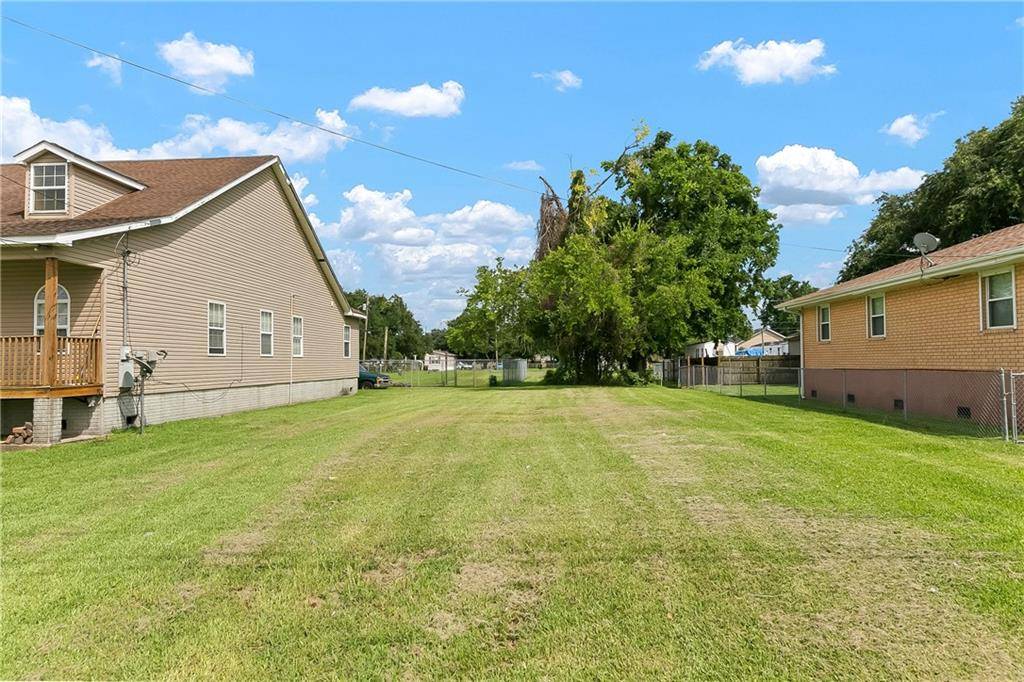 2147 BEACHHEAD LN, Violet, LA 70092