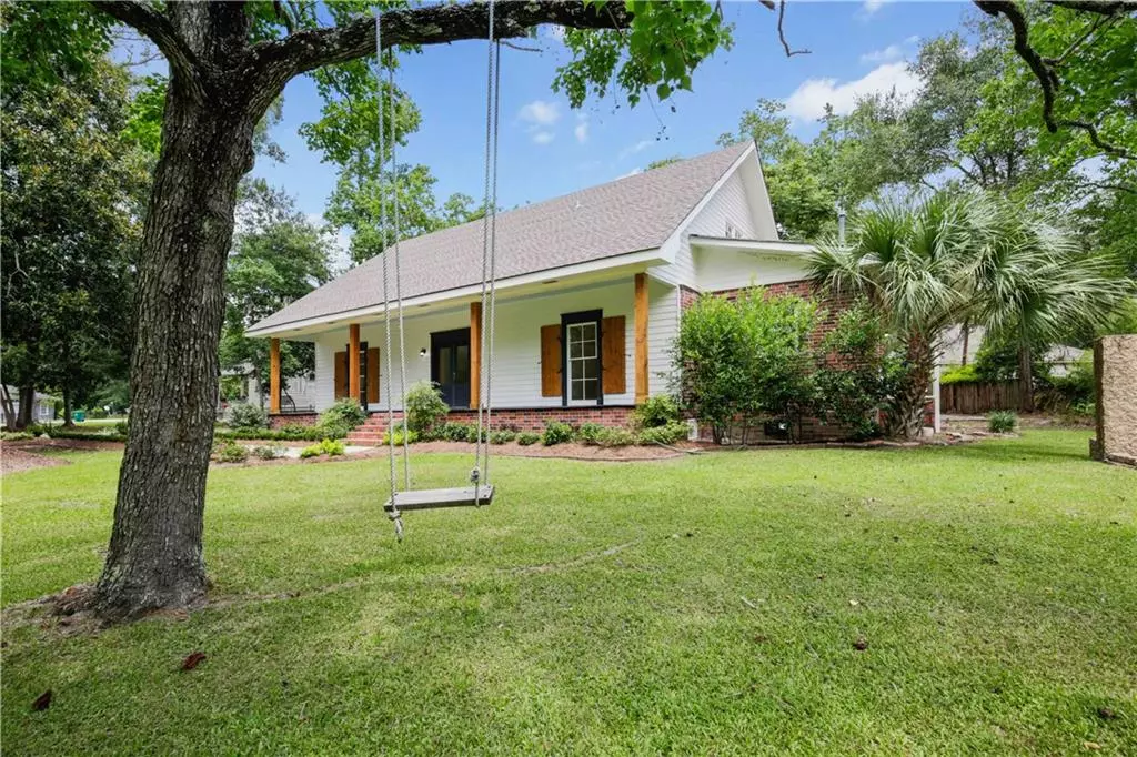 Mandeville, LA 70448,425 CARONDELET ST