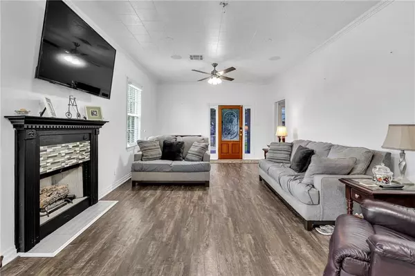 Marrero, LA 70072,530 URBANDALE ST