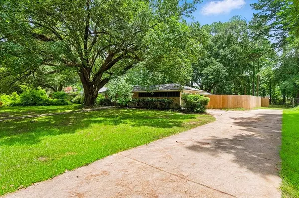 Alexandria, LA 71302,5907 JOYCE ST
