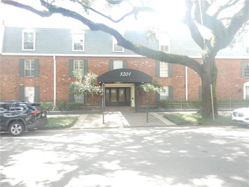 3201 ST. CHARLES AVE #121, New Orleans, LA 70115