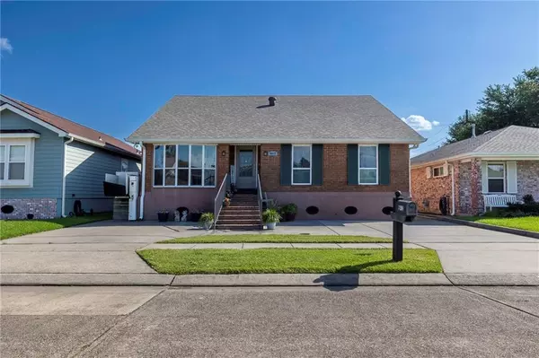 8412 COLONEL DR, Chalmette, LA 70043