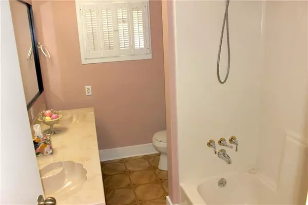 New Orleans, LA 70115,4616 ANNUNCIATION ST