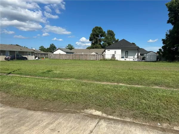 Chalmette, LA 70043,3417 MARIETTA ST