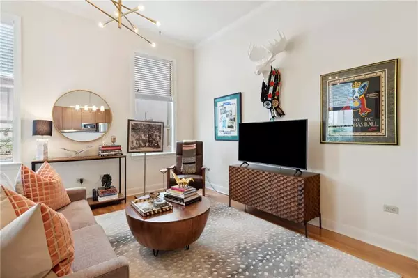 New Orleans, LA 70130,330 JULIA ST #225