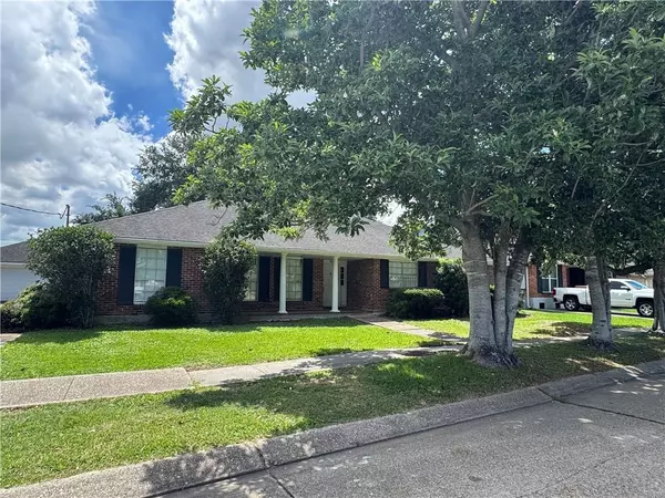 Metairie, LA 70001,1612 APPLE ST