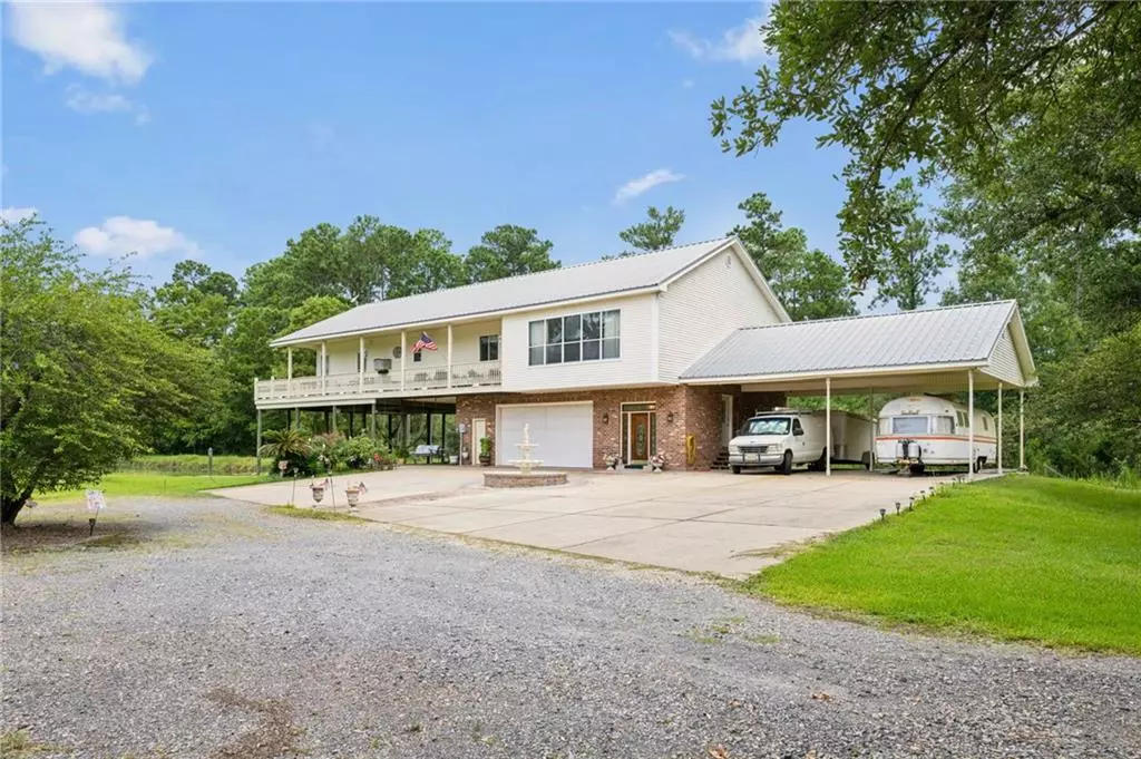 Lacombe, LA 70445,29372 PAQUET RD