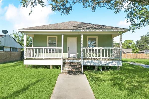 4718 LANCELOT DR, New Orleans, LA 70127