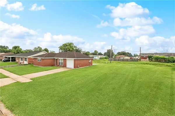 Marrero, LA 70072,3353 BRETAGNE CT